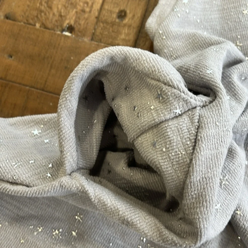 N/A gray gauze